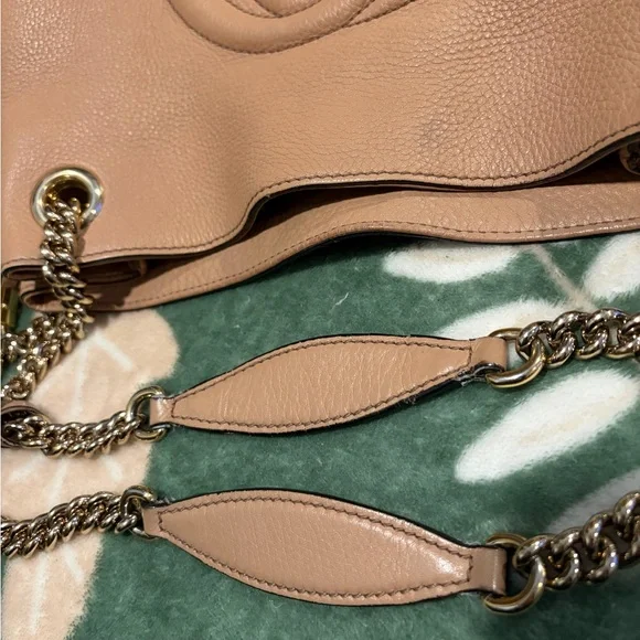Gucci Beige Leather Shoulder Bag with Gold Chain - Picture 12 of 17